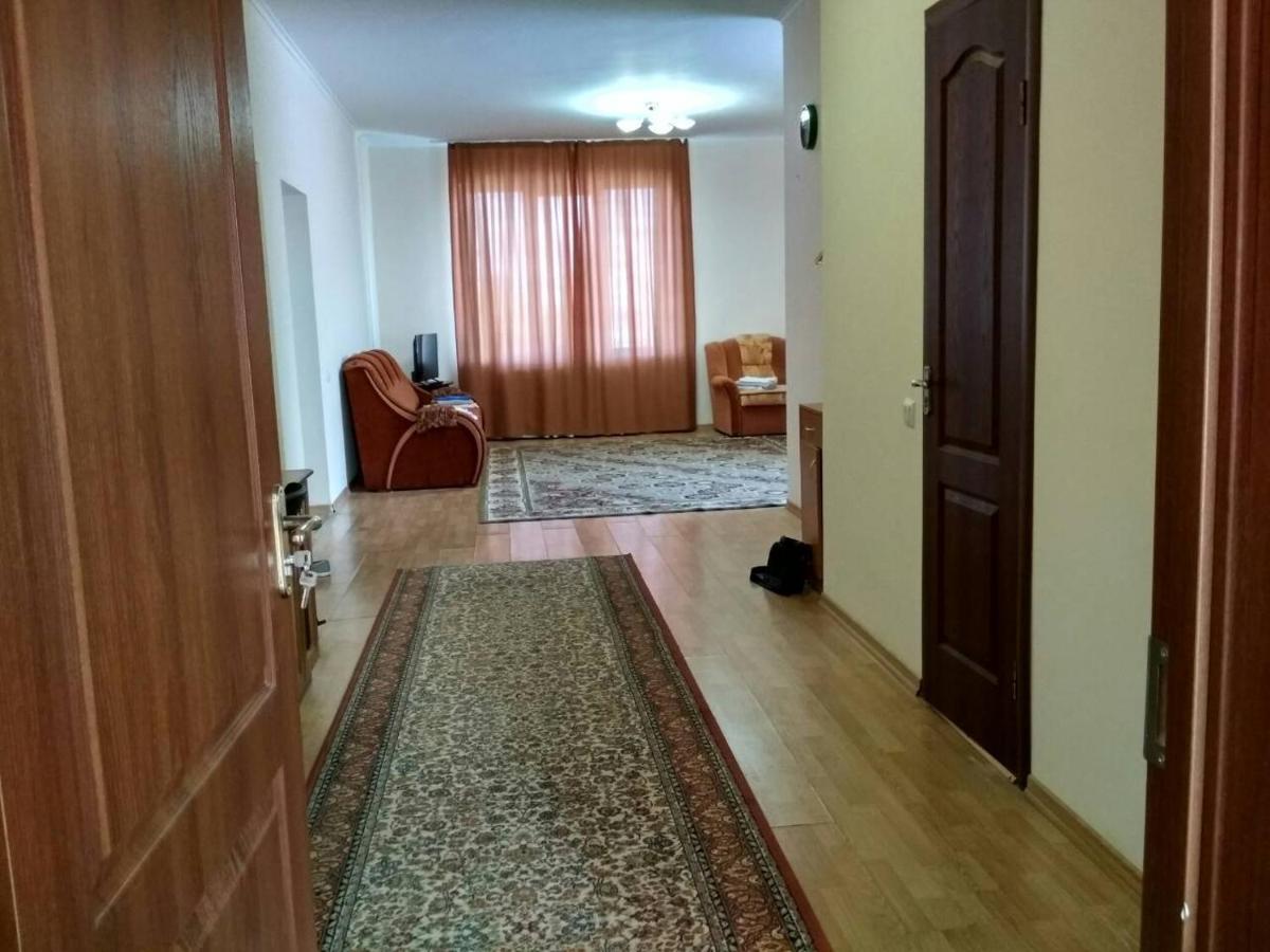 Apartments Domovik Просторная Квартира С Видом На Горы Mukacheve Ngoại thất bức ảnh