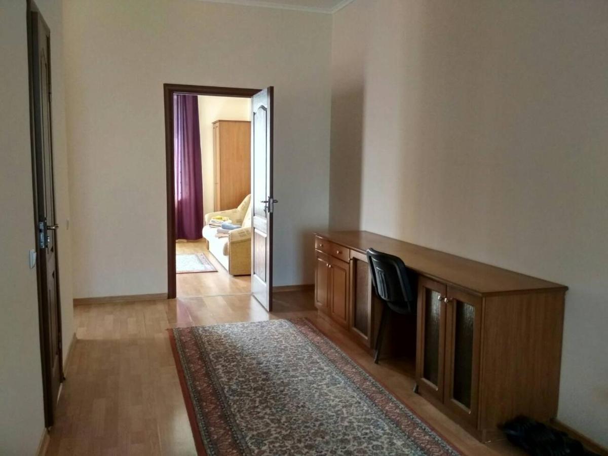 Apartments Domovik Просторная Квартира С Видом На Горы Mukacheve Ngoại thất bức ảnh